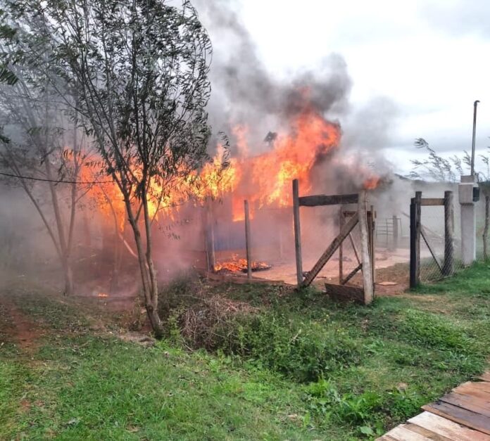 San Javier: Incendio consumió por completo una vivienda