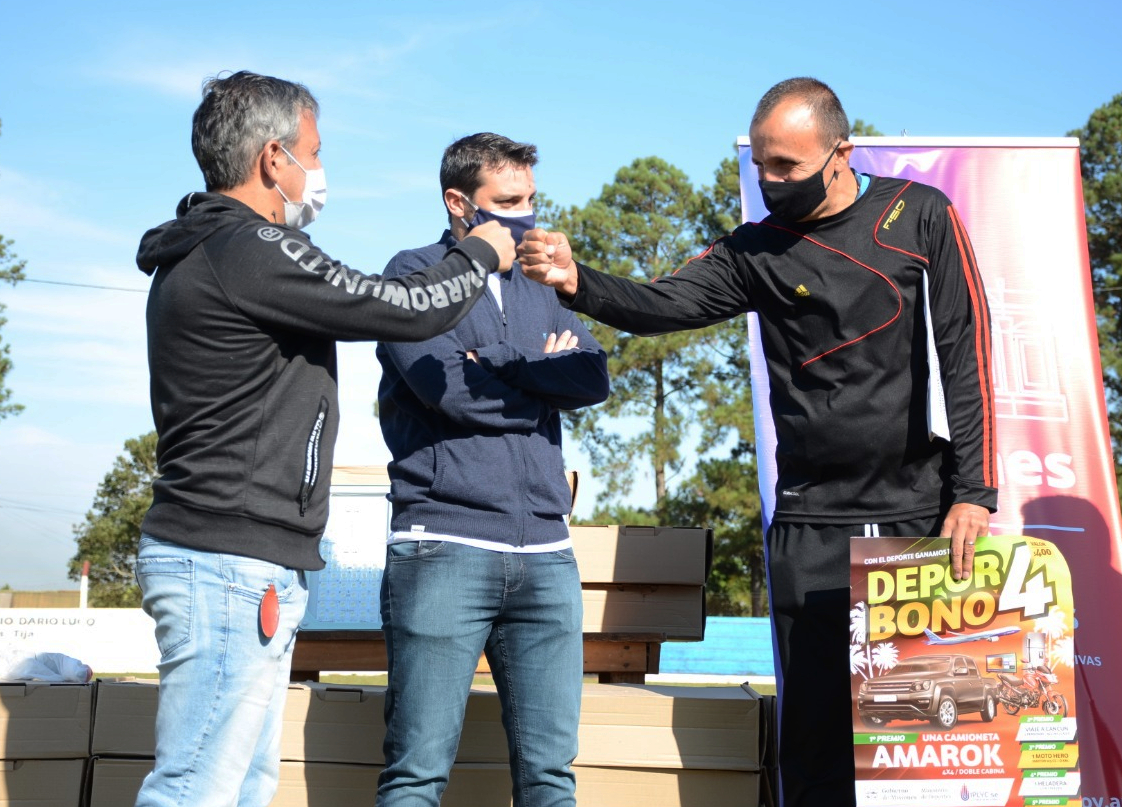 ENTREGA DE LUMINARIAS PARA EL POLIDEPORTIVO DE SAN JAVIER
