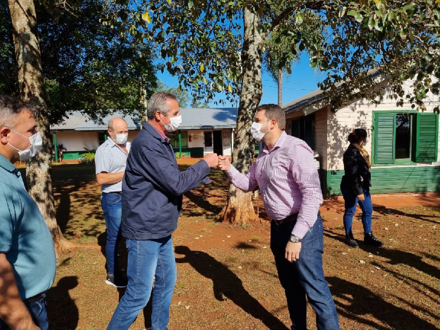 Mario Vialey candidato a Diputado y el Ministro de Energía visitaron la localidad de Azara