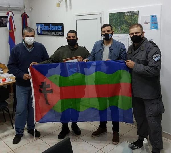 San Javier: el municipio realizo entrega de Bandera y Escudo de la ciudad a Gendarmeria
