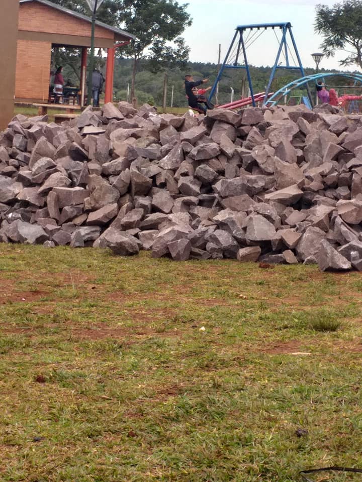 Tres Capones: continúan las obras de empedrado en el Barrio El Monyolito 2