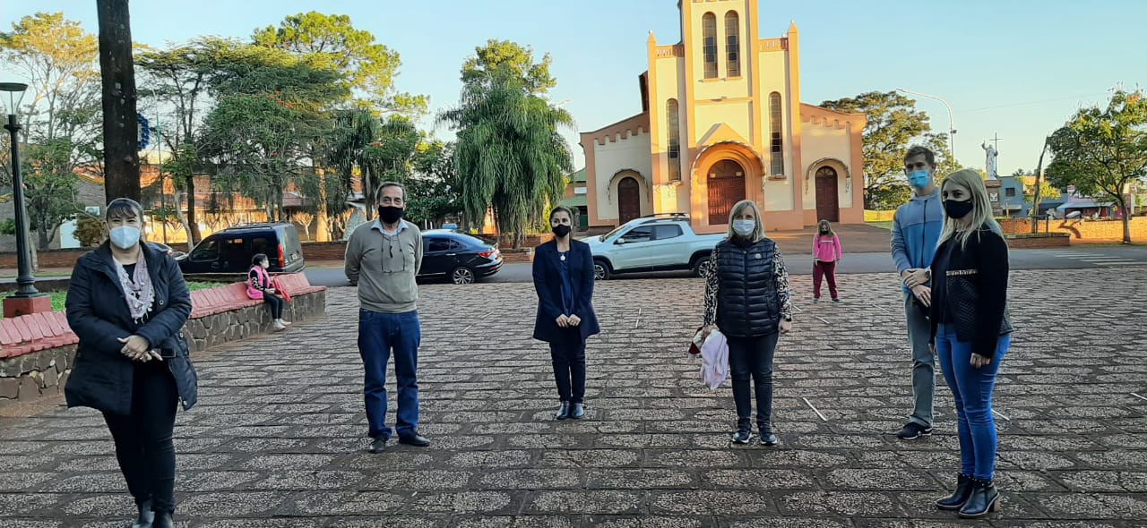 Se realizó una jornada de exposición y venta de libros por el día del Escritor
