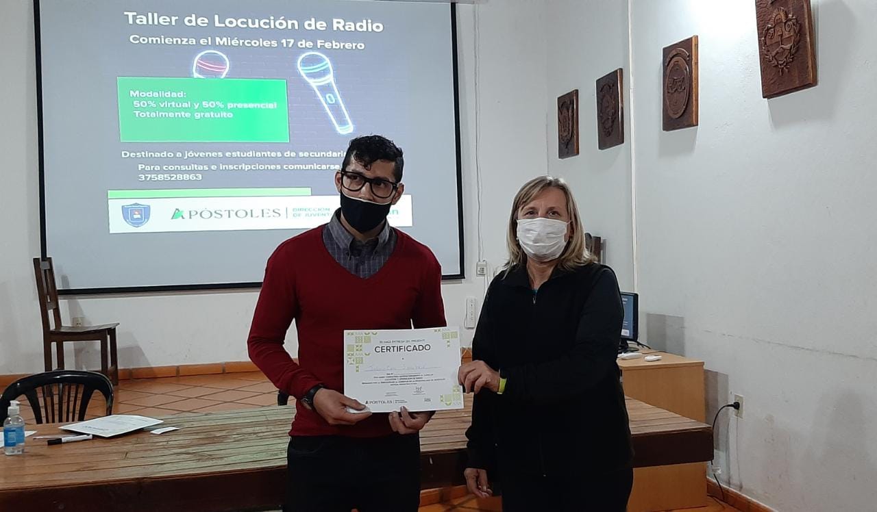 HICIERON ENTREGA DE CERTIFICADOS A CURSANTES DEL TALLER DE LOCUCIÓN