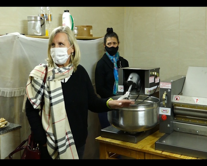 El municipio entregó a la E.P.J.A. 1457 elementos para el taller de cocina
