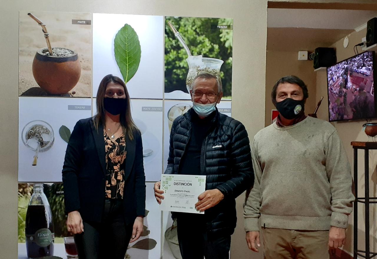 Ernesto Engel “Estamos muy contentos, e invitamos a todas las familias apostoleñas y visitantes de esta hermosa tierra a pasar por la casa del mate y disfrutar esta muestra artística que estará durante toda la semana”
