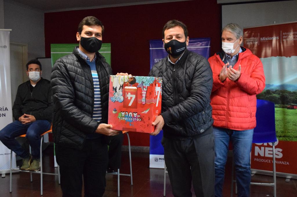 Entrega de kits y semillas a 20 municipios de la provincia