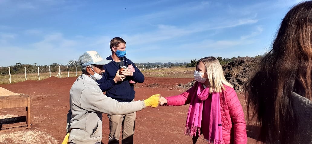 Fueron presentados los avances de los trabajos enmarcados en el “Proyecto de reconversión productiva con incorporación de Tecnología adecuada para la Producción de ladrillos artesanales”