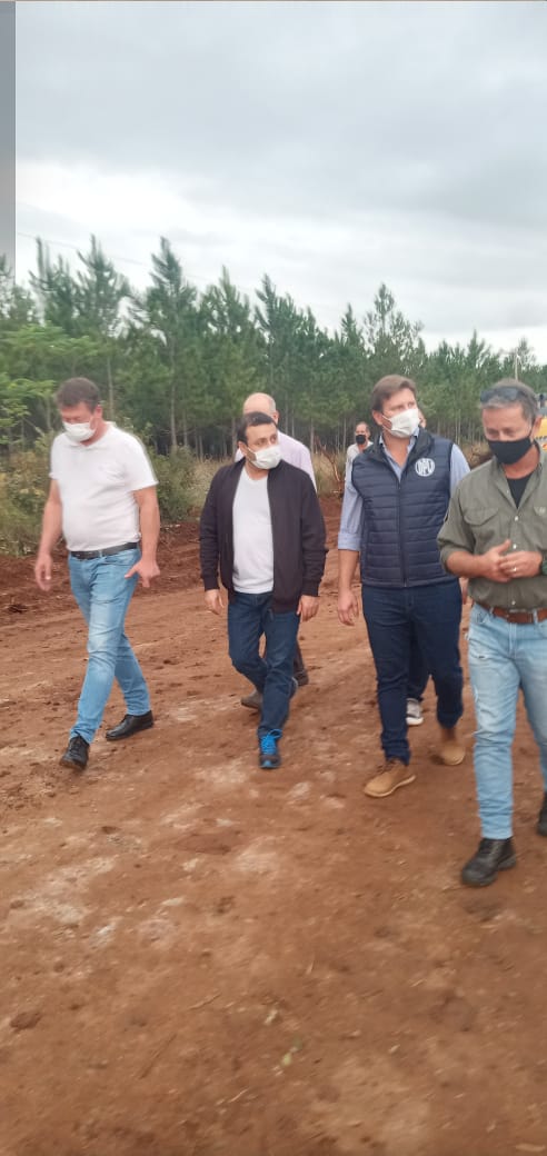 El Gobernador Oscar Herrera Ahuad recorrió las obras de la Ruta Provincial N°2
