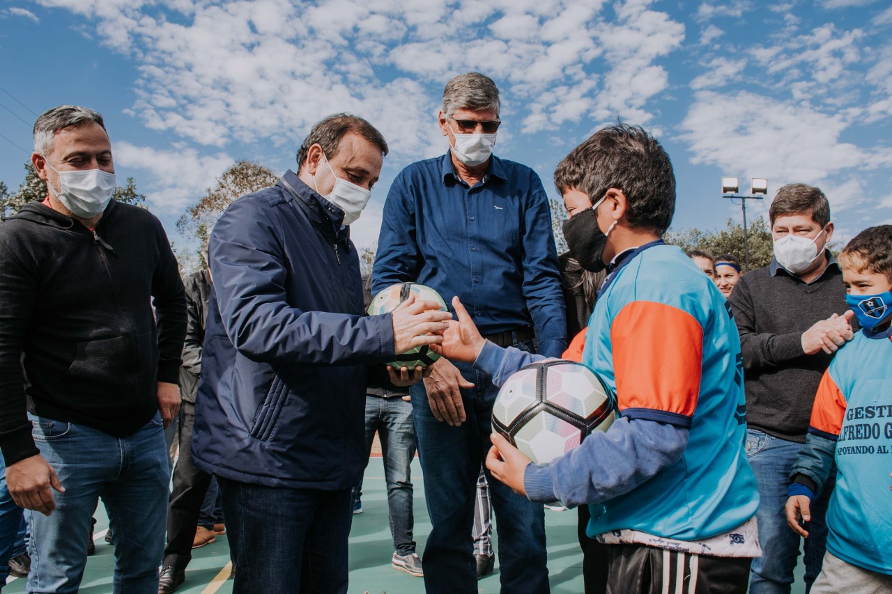 EL GOBERNADOR VISITÓ PLANTA PROCESADORA DE ALMIDÓN E INAUGURÓ PLAYÓN DEPORTIVO EN PUERTO ESPERANZA