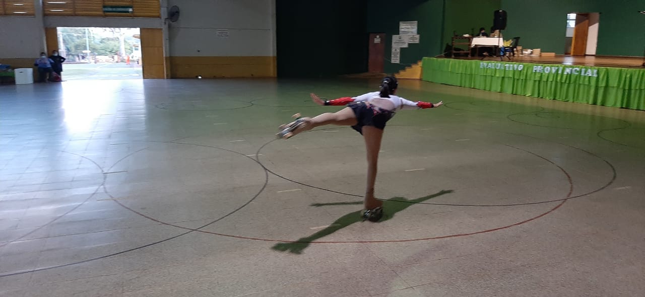 Se realizó en Apóstoles el Evaluativo de Patinaje Artístico con la participación de representantes de toda la provincia