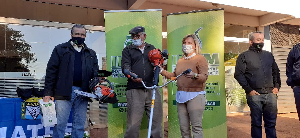 El INYM entregó indumentarias y herramientas en Apóstoles