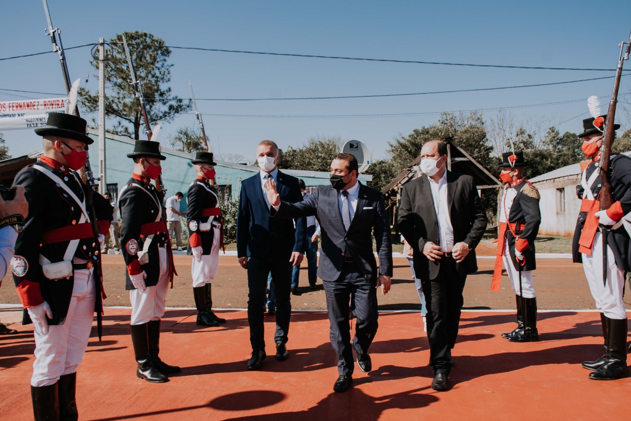 HERRERA AHUAD INAUGURÓ UN NUEVO CENTRO CIVICO Y ANUNCIÓ MÁS OBRAS EN CAMPO RAMÓN