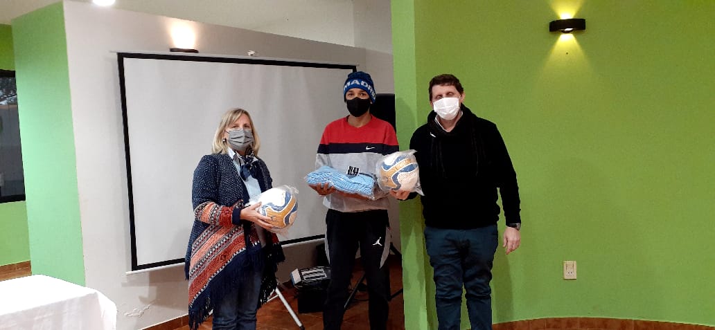 Se realizó una nueva entrega de indumentaria a equipos deportivos barriales