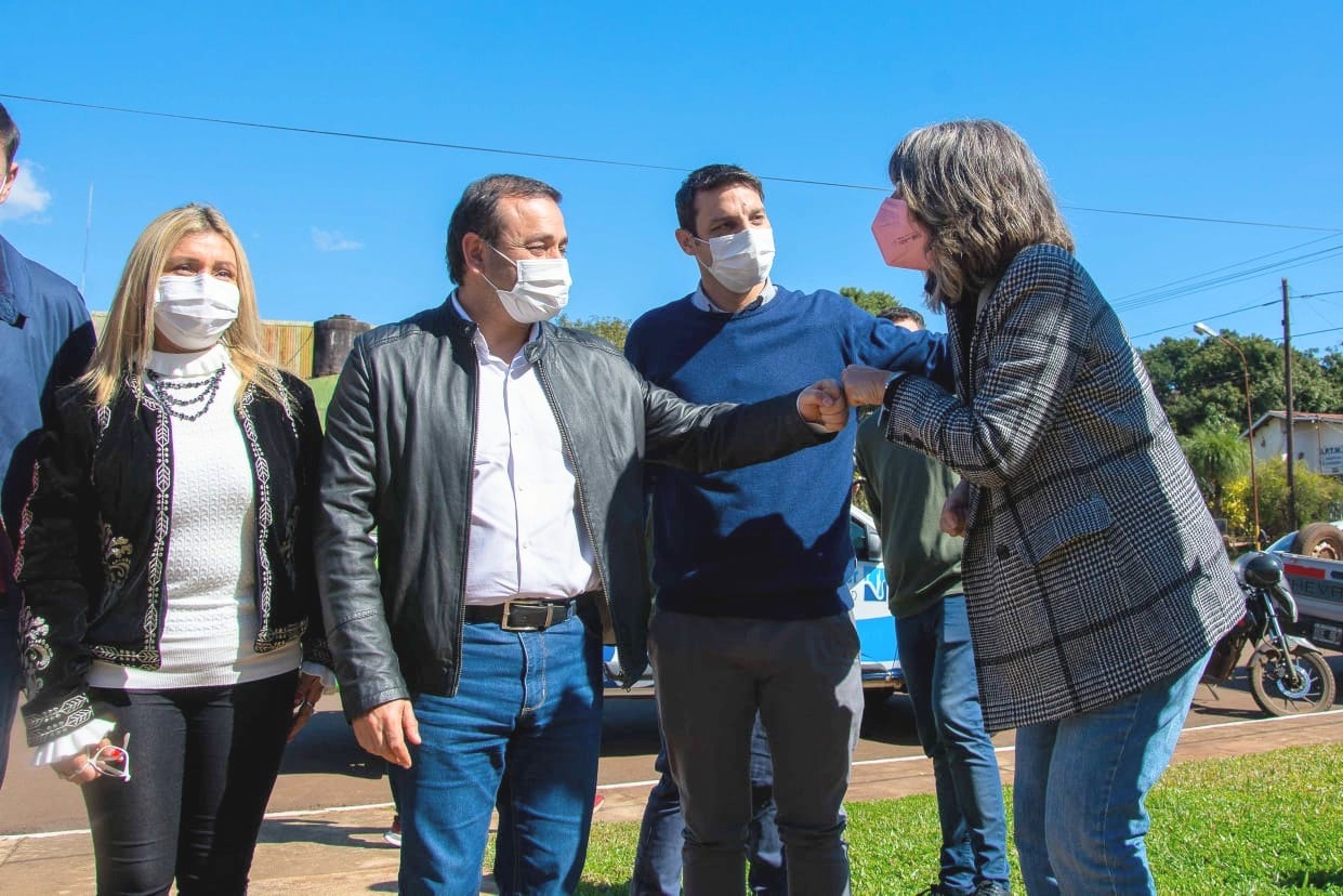 El Gobernador Herrera Ahuad visito la localidad de San Javier junto a supervisores escolares