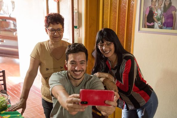 PEDRO COMPARTIÓ UN ALMUERZO CON DOCENTES EN WANDA