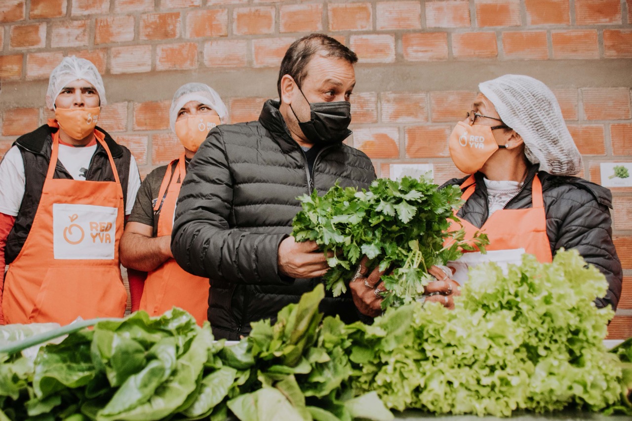 HERRERA AHUAD VISITÓ EL NUEVO CENTRO DE EMPAQUE DE LA RED YVA