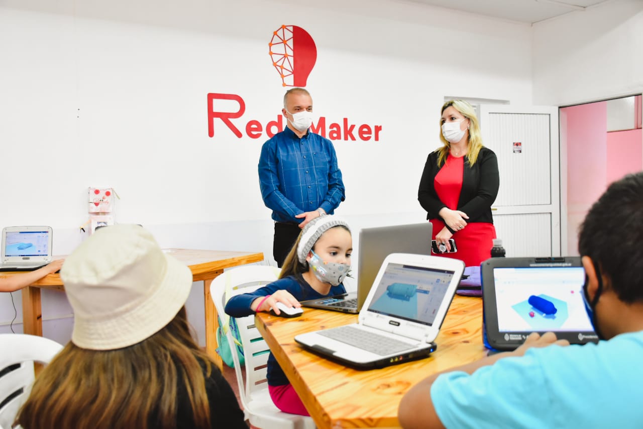El Vicegobernador visitó Espacios Maker en varias localidades
