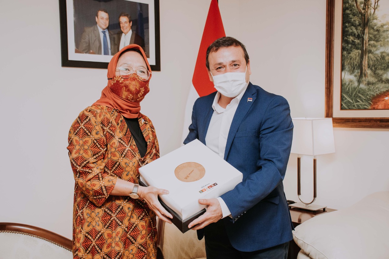 EL GOBERNADOR RECIBIÓ A LA EMBAJADORA DE INDONESIA