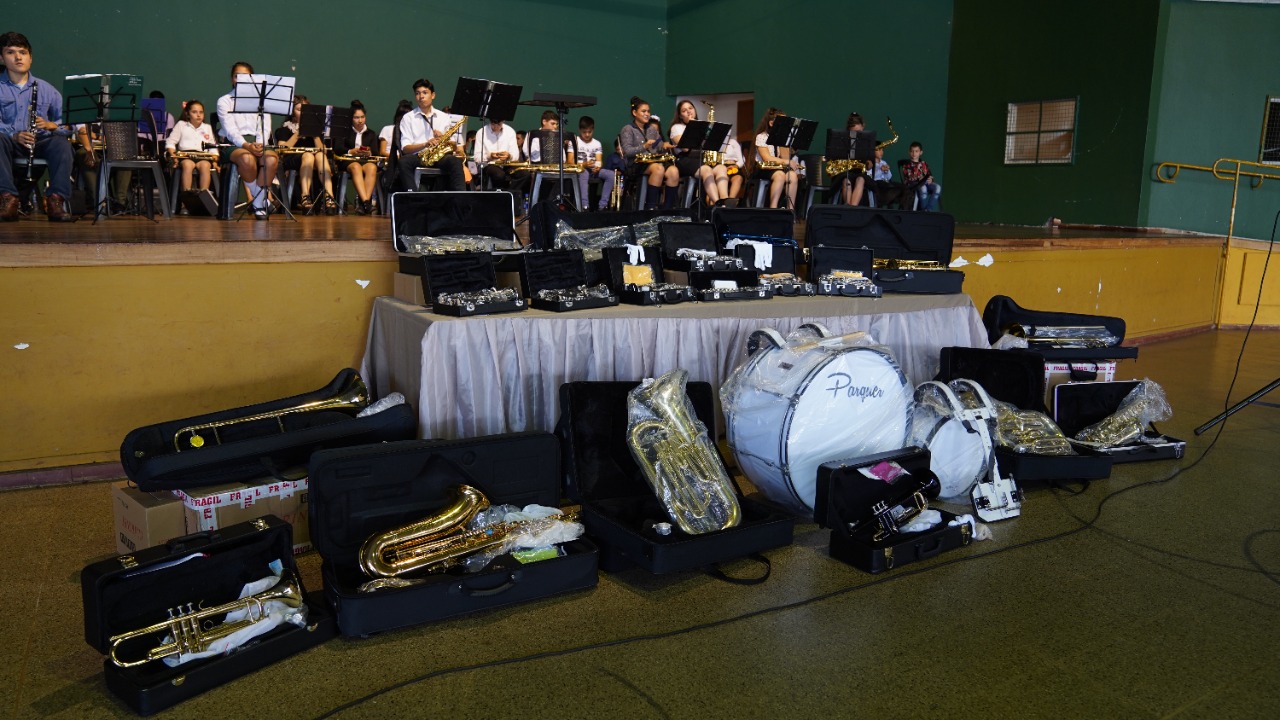 Passalacqua hizo entrega de Instrumentos a la Banda Municipal de Música