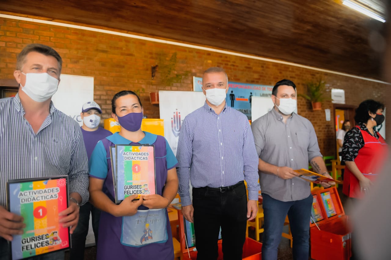 El vicegobernador Carlos Arce recorrió el operativo del P.A.S. Interior que se realizó en el marco de la 13° Expo Mujer en Alem.