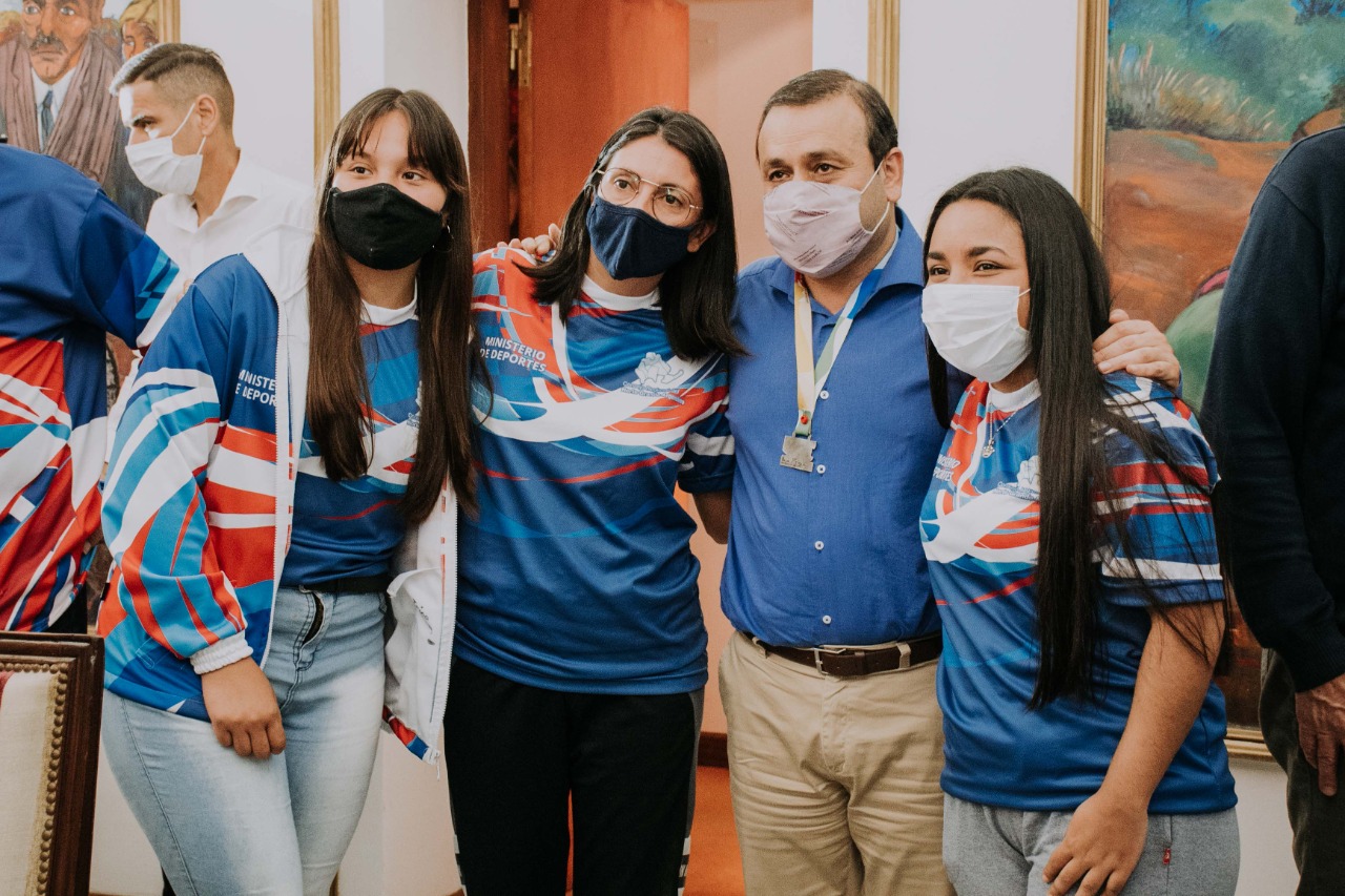 EL GOBERNADOR RECIBIÓ A JÓVENES DEPORTISTAS MISIONEROS QUE COMPITIERON EN LA RIOJA