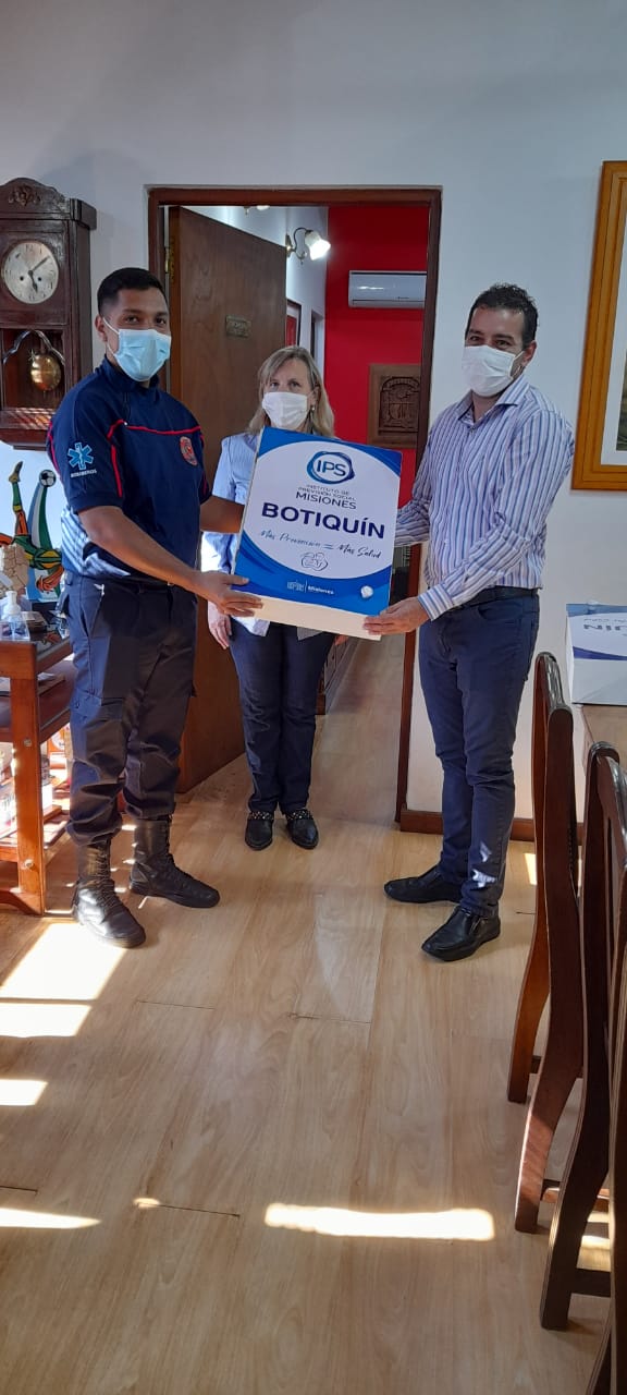 Entregaron botiquines de primeros auxilios a Dirección de deporte y bomberos Voluntarios de Apóstoles