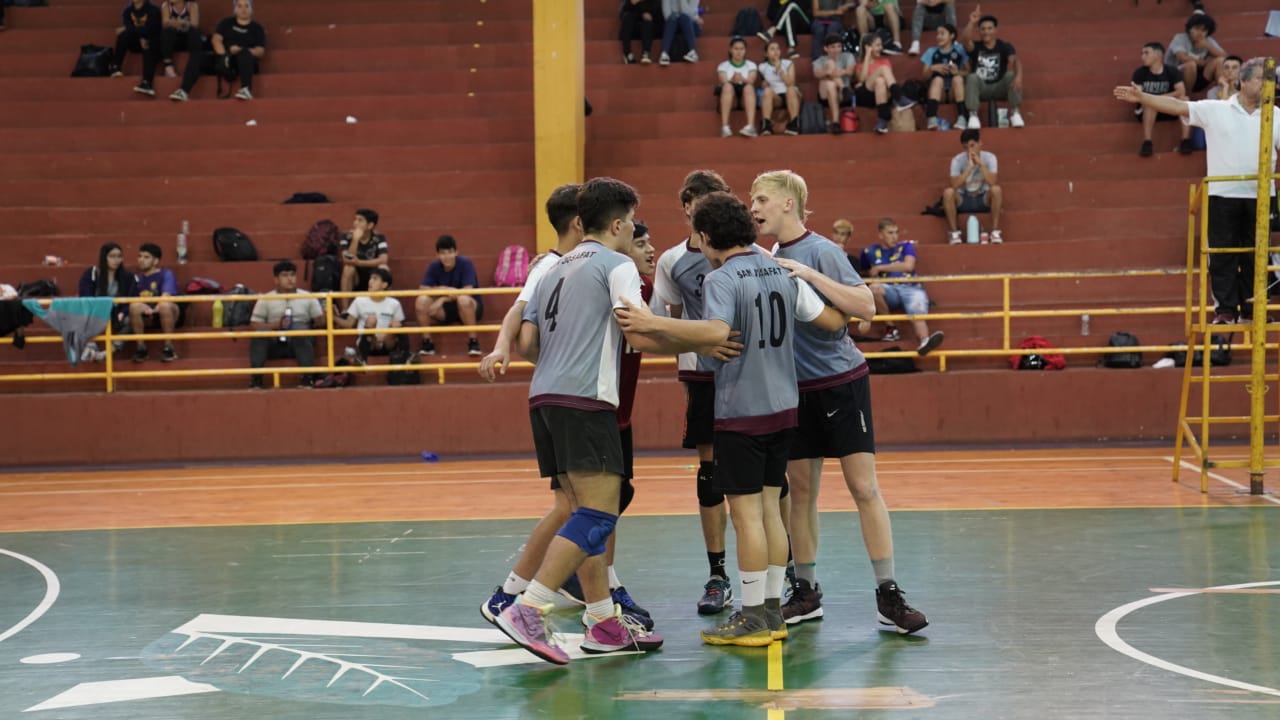 Se lleva adelante el Intercolegial de Voley en el Predio de la Expo Yerba