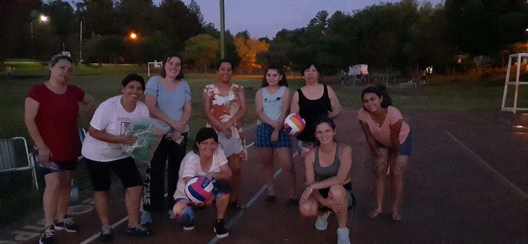 Equipo de Newcom del Barrio Lomas del Mirador recibió insumos deportivos