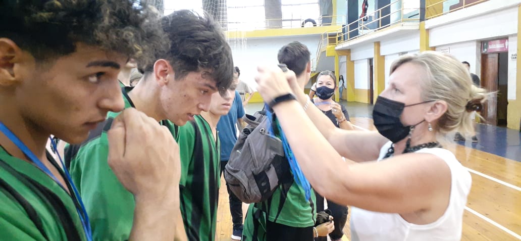 Jóvenes de diferentes instituciones educativas disfrutaron del intercolegial de Futsal en Apóstoles