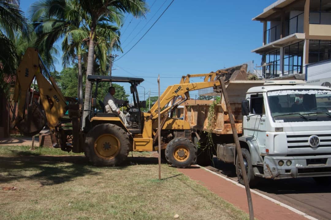 Continúan los trabajos de descacharrizacion y empedrados en la localidad de San Javier