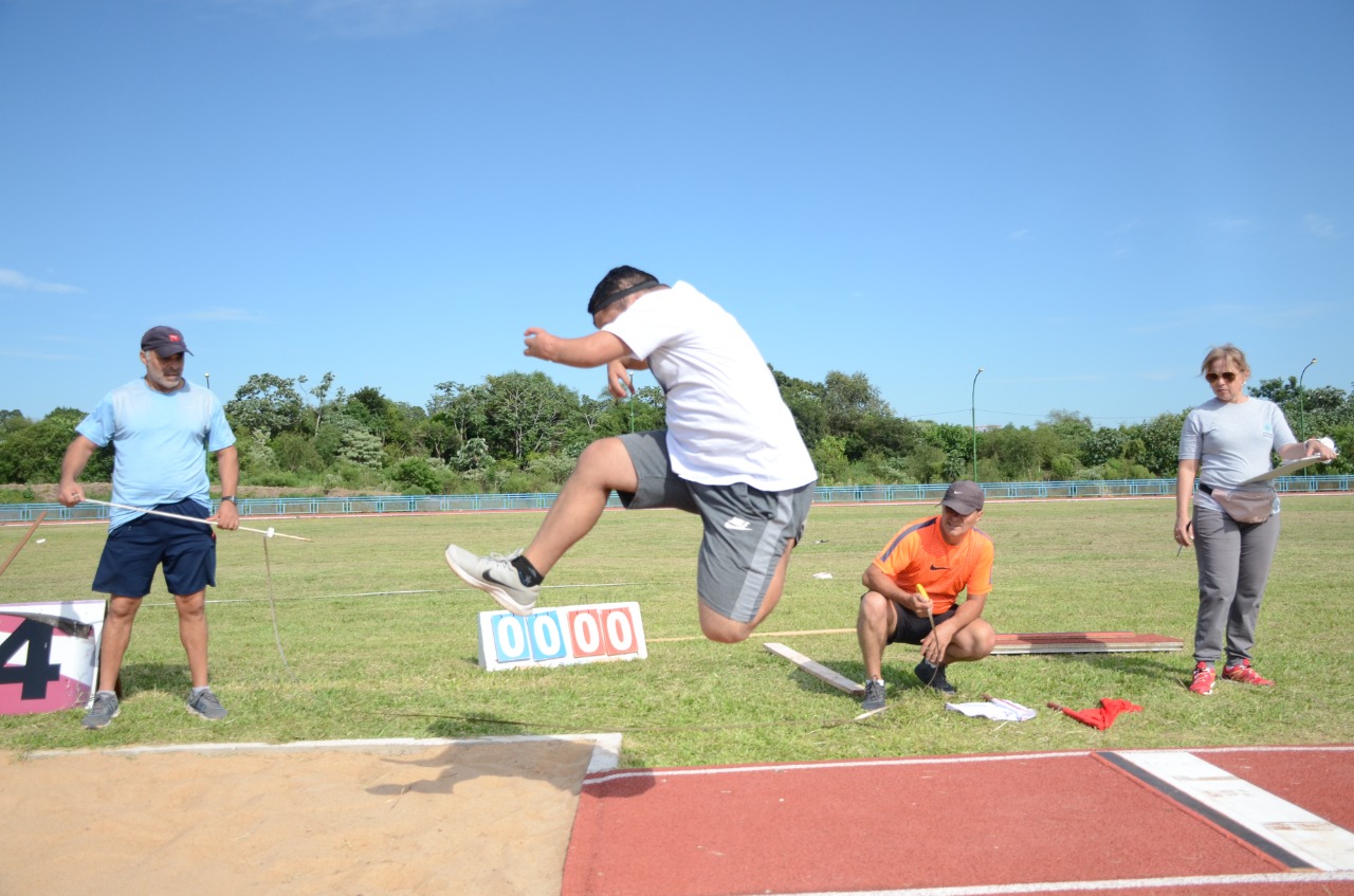 ATLETISMO ADAPTADO: DEPORTISTAS CON DISCAPACIDAD DE MISIONES Y LA REGIÓN PARTICIPARON DEL TORNEO PROVINCIAL QUE SE DISPUTÓ EN EL CEPARD