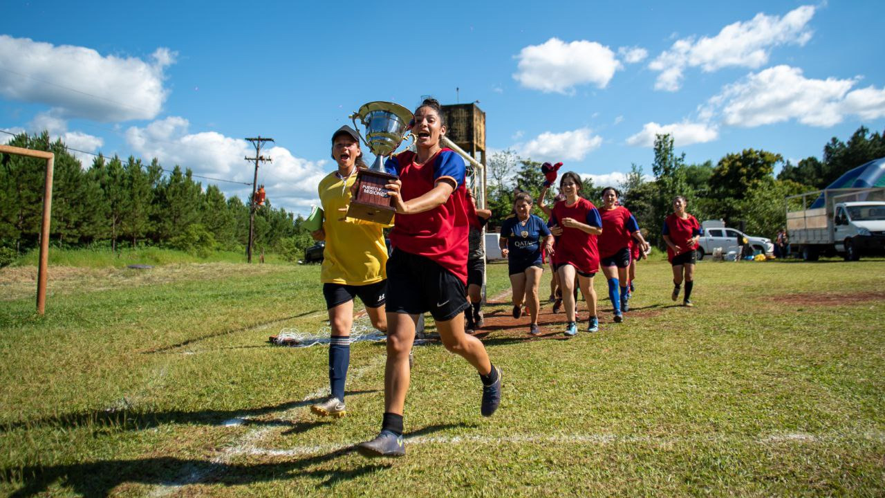 Copa Mujeres Históricas: el fútbol femenino llegó a Puerto Piray