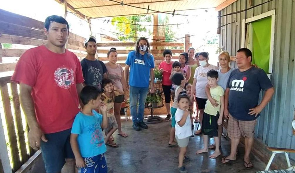 Familias del barrio San Lucas están cercadas por el muro que construyó un vecino y les impide transitar