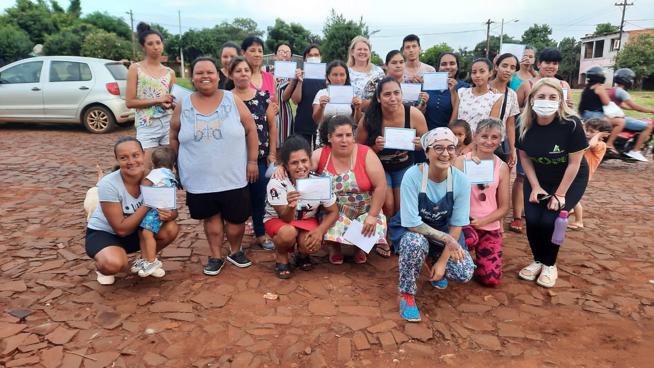 Se realizó un taller de elaboración de Pan Dulce en el Merendero Sol de los Niños del barrio Szczensny