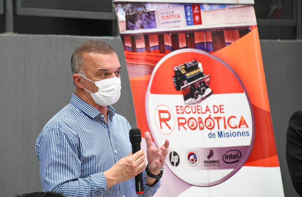 El vicegobernador Carlos Arce estuvo presente en la Escuela de Robótica para la entrega de Box Maker 360 a 5 instituciones educativas de varias localidades.