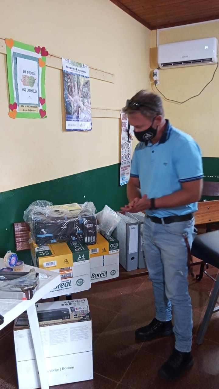 Entrega de Insumos al CAPS de Azara