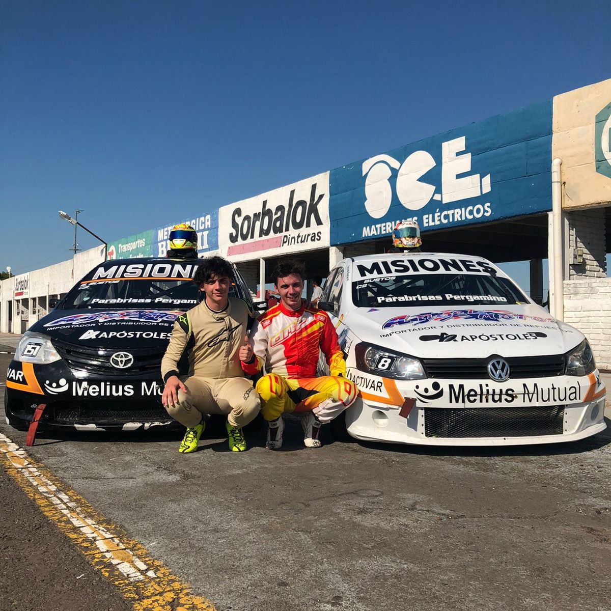 Bautista Bustos y Facundo Bustos estuvieron en Paraná entrenando con el Toyota Etios y el VW Gol Trend con los que correrán en la Clase 2 del Turismo Nacional