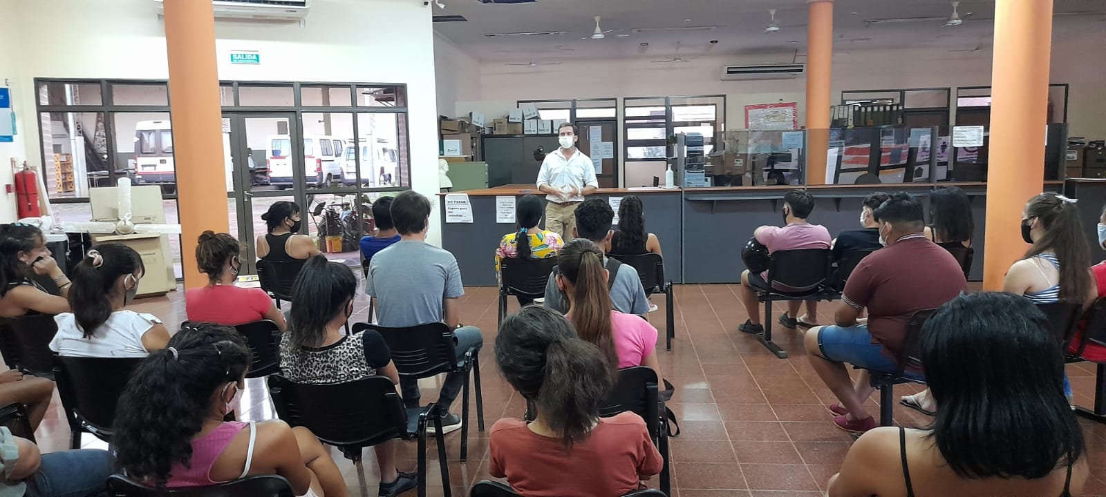 El Intendente Kike Tenaschuk se reunió con jóvenes inscriptos para la Beca Progresar