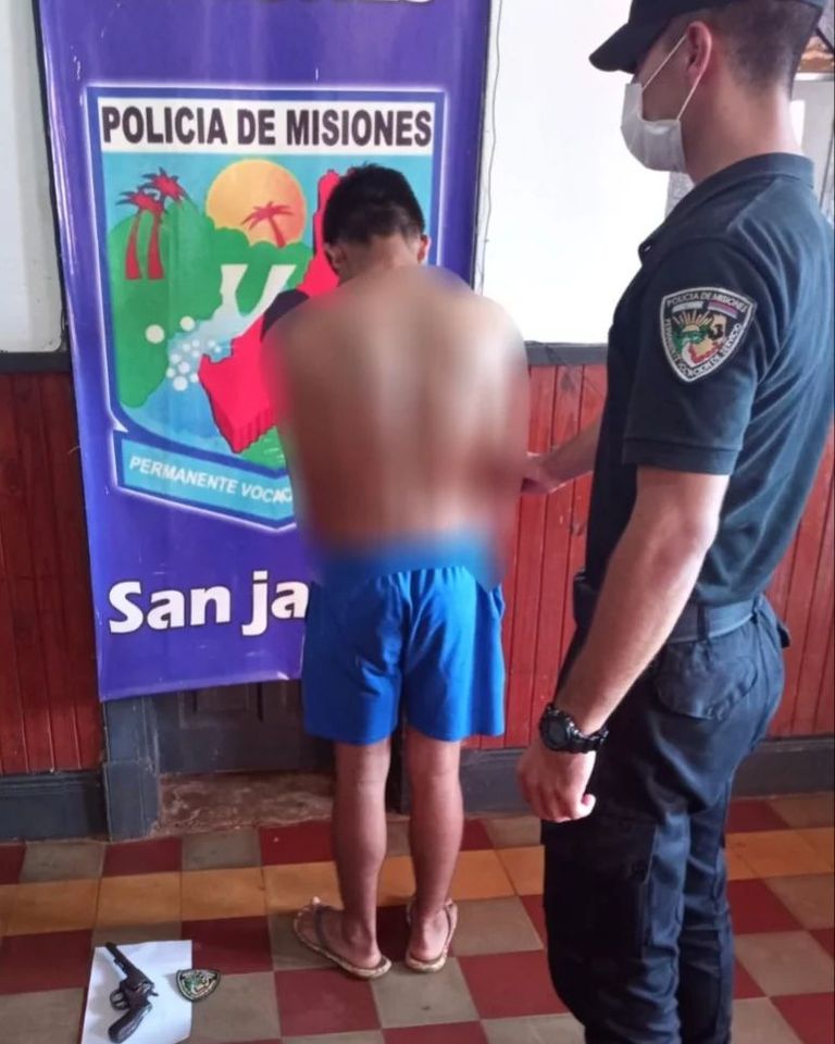 Un adolescente intimidó a una mujer con un revólver y terminó detenido en San Javier