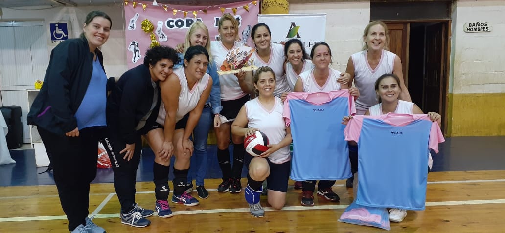 Gran participación en el Torneo de Voley “Copa Mes de la Mujer”.