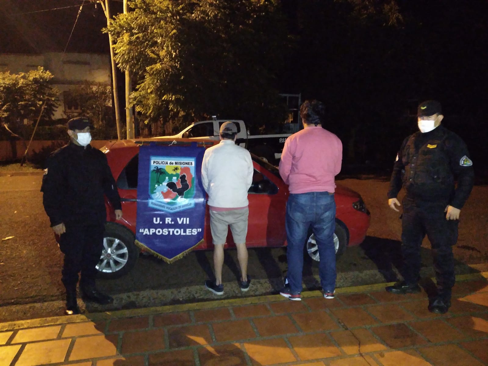 APÓSTOLES: Detuvieron a dos presuntos estafadores que pagaban con cheques falsos