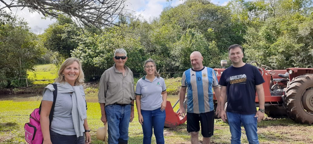 Exitosa jornada de cosecha y venta de peces a pie de estanque en el Campo de Antonio Dutczyn.