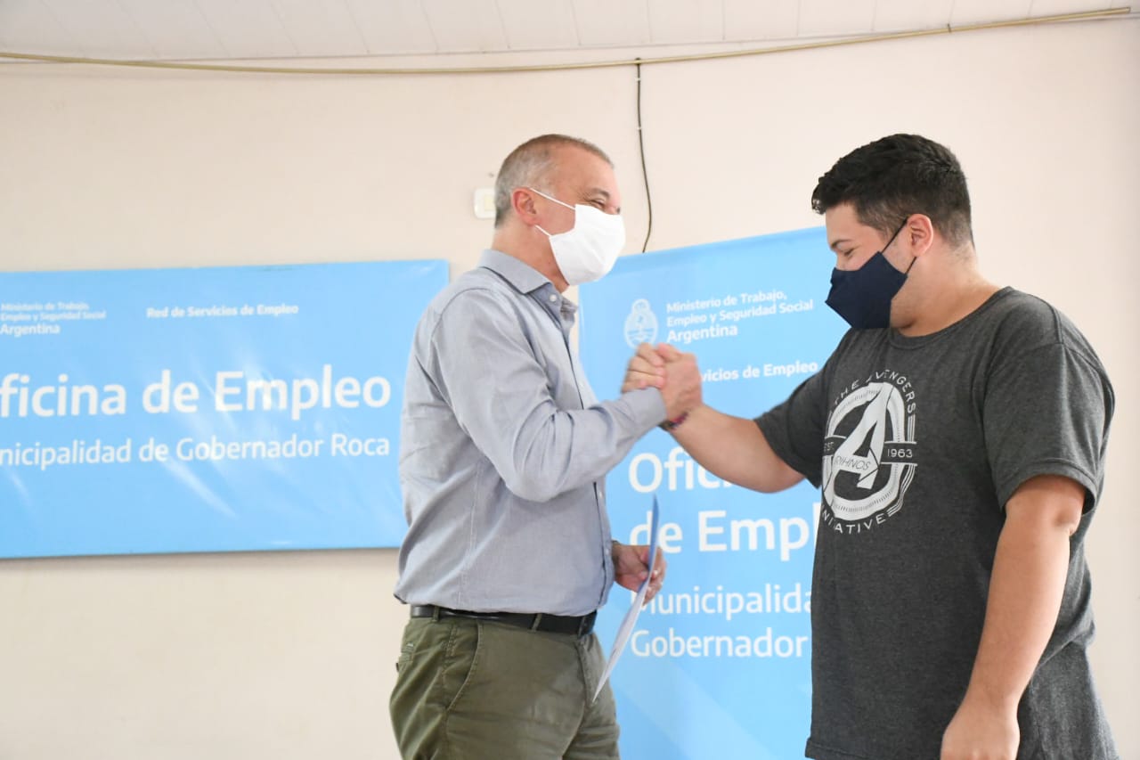 Esta tarde el vicegobernador Carlos Arce participó de la entrega de certificados del Programa Jóvenes con Más y Mejor Trabajo en Gobernador Roca.