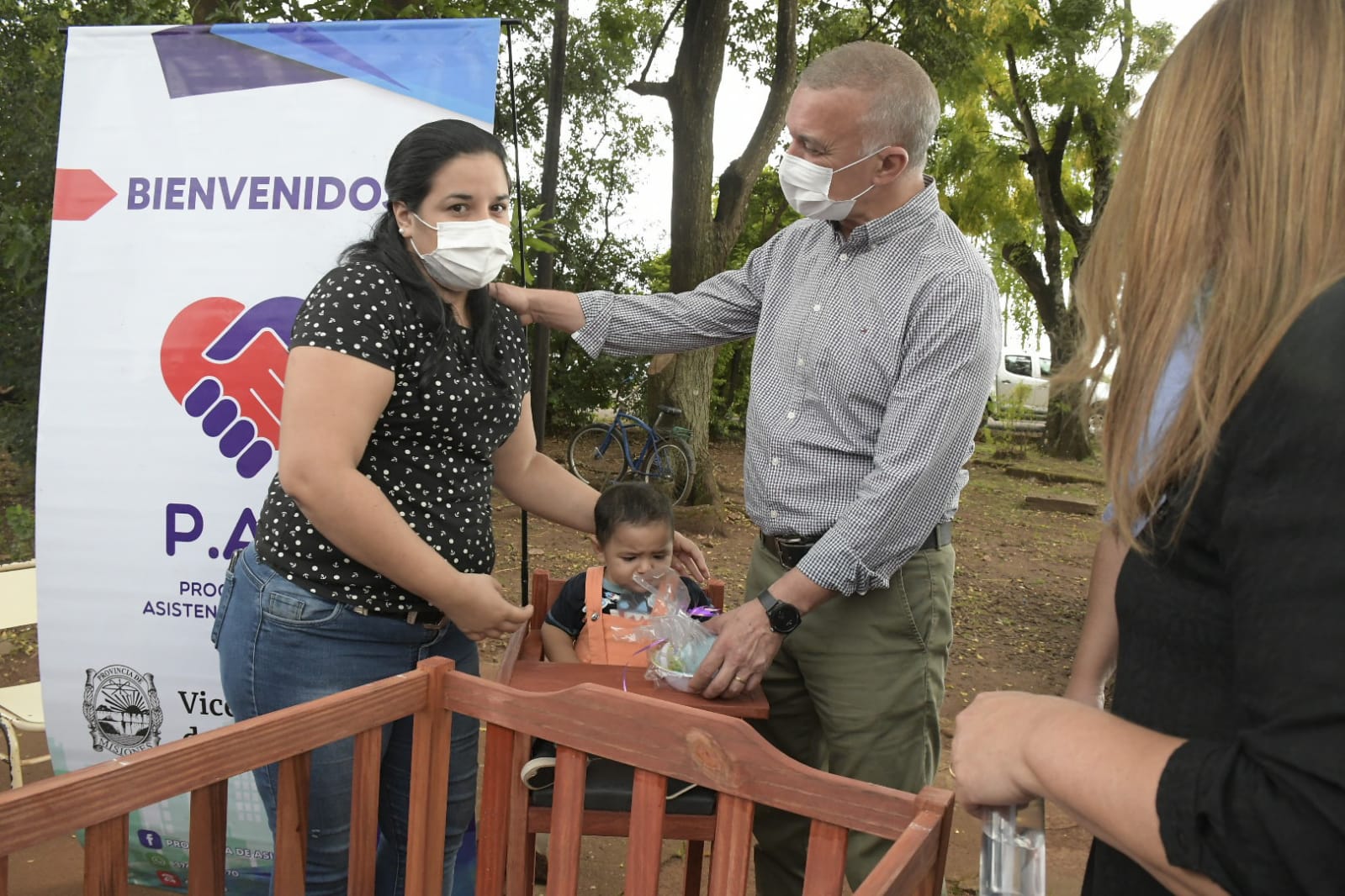 Arce destacó que el P.A.S. brinda asistencia social, médica y para cuidar el bolsillo