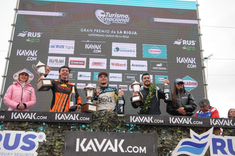 Gran cierre para el «Bustos Team» en La Rioja: Facu terminó 2° y Bauti fue 13° sumando puntos importantes para el campeonato de la Clase 2 del TN