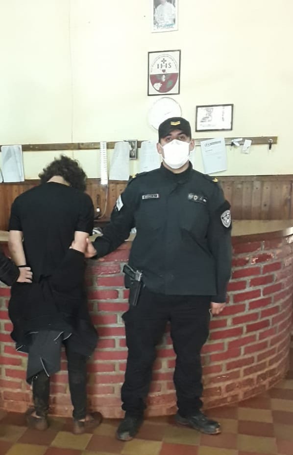 #Concepción de la Sierra Un joven fue detenido señalado por agredir y amenazar a efectivos policiales