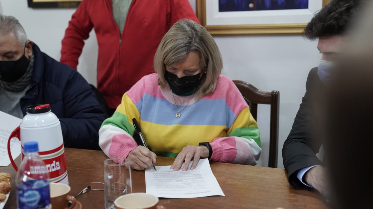 Histórico para Apóstoles: Se entregó el primer permiso de ocupación a empresa que se radicará en el Parque Industrial