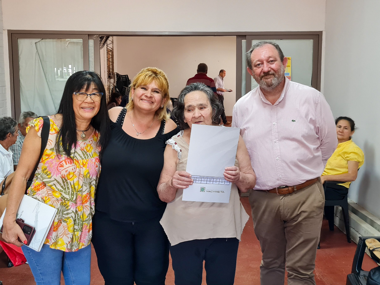 EBY realizó la firma de escrituras en barrio San Isidro