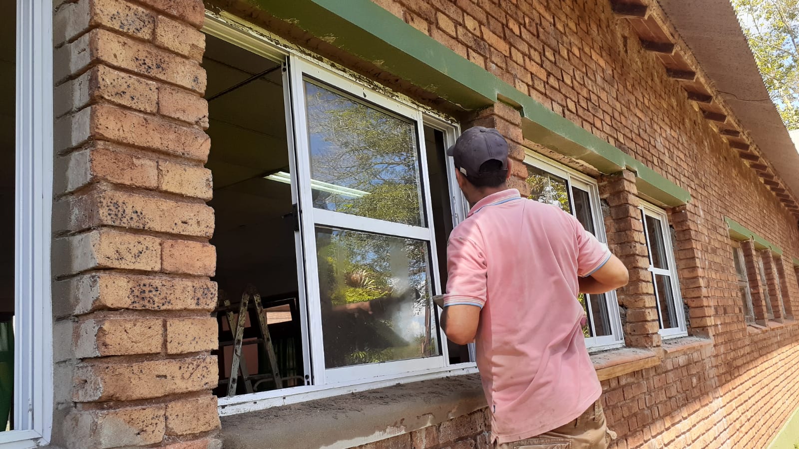 RECAMBIO DE VENTANAS EN LA ESCUELA Nº 625 DE APÓSTOLES