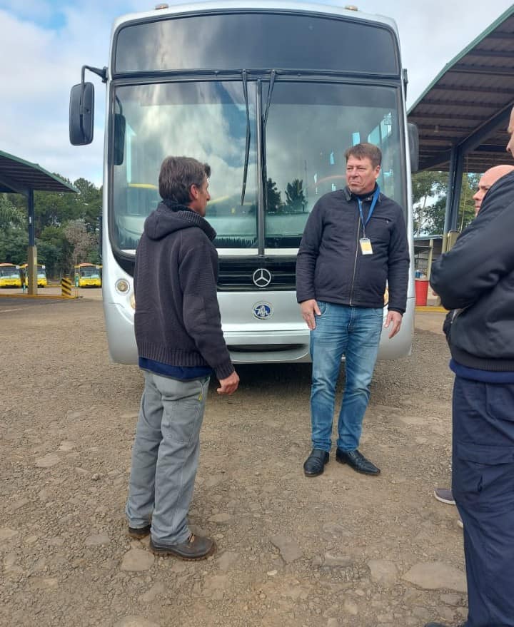 Tres Capones cuenta con nuevo transporte escolar
